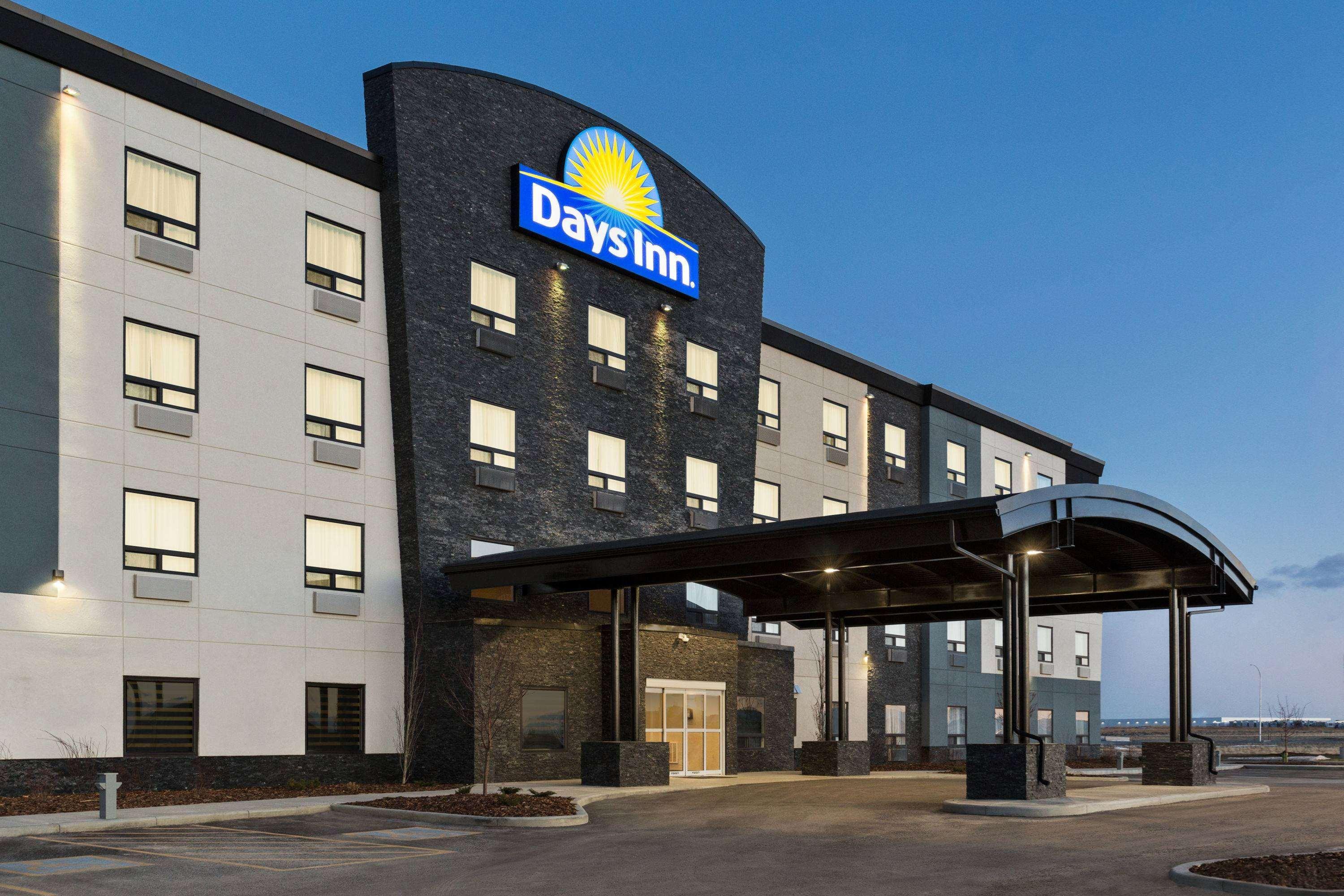 Days Inn By Wyndham Calgary North Balzac Esterno foto
