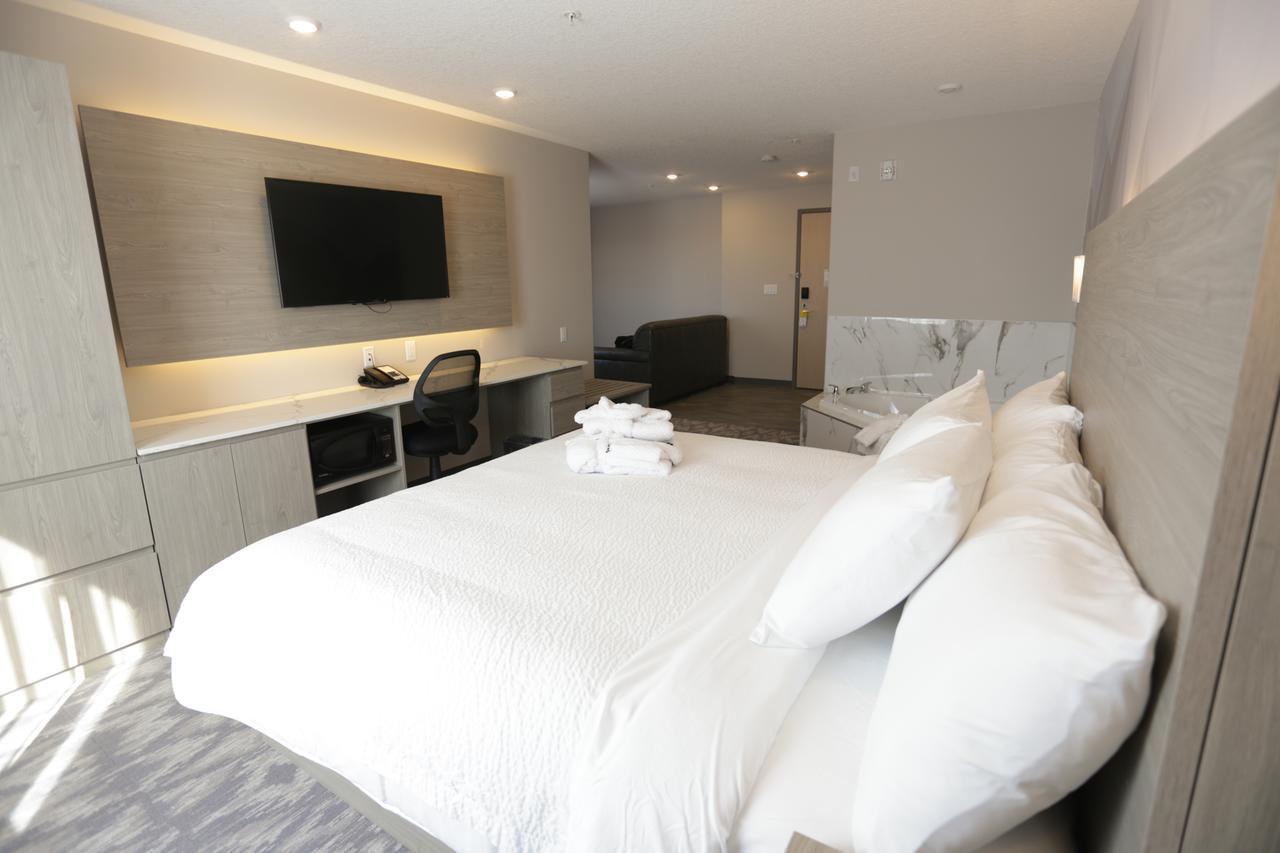 Days Inn By Wyndham Calgary North Balzac Esterno foto