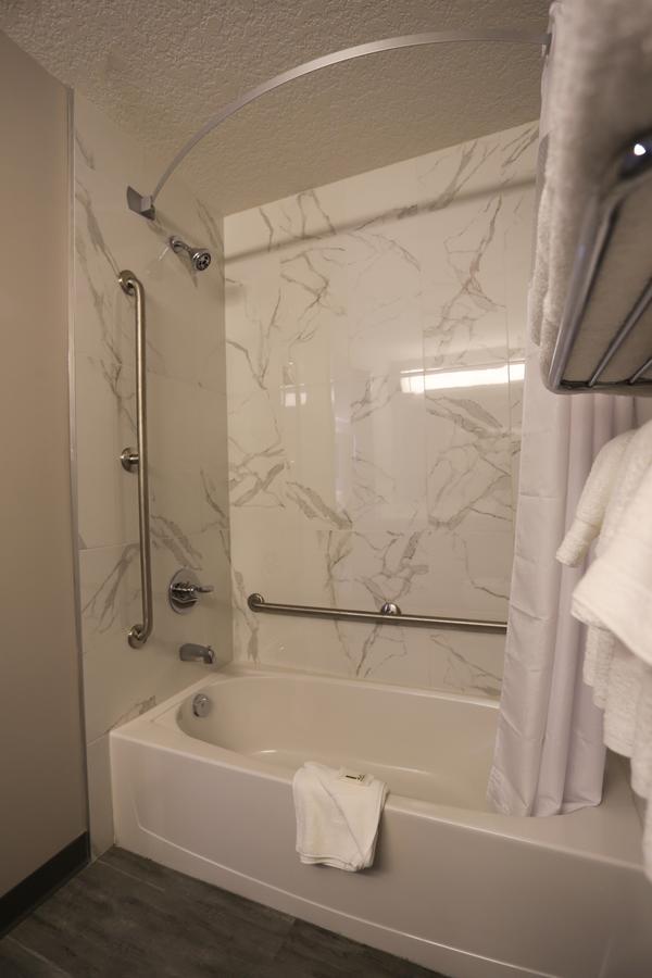 Days Inn By Wyndham Calgary North Balzac Esterno foto