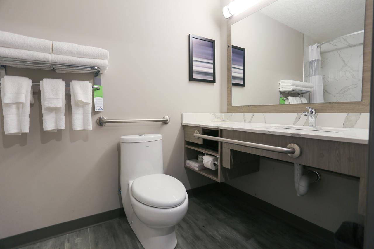 Days Inn By Wyndham Calgary North Balzac Esterno foto