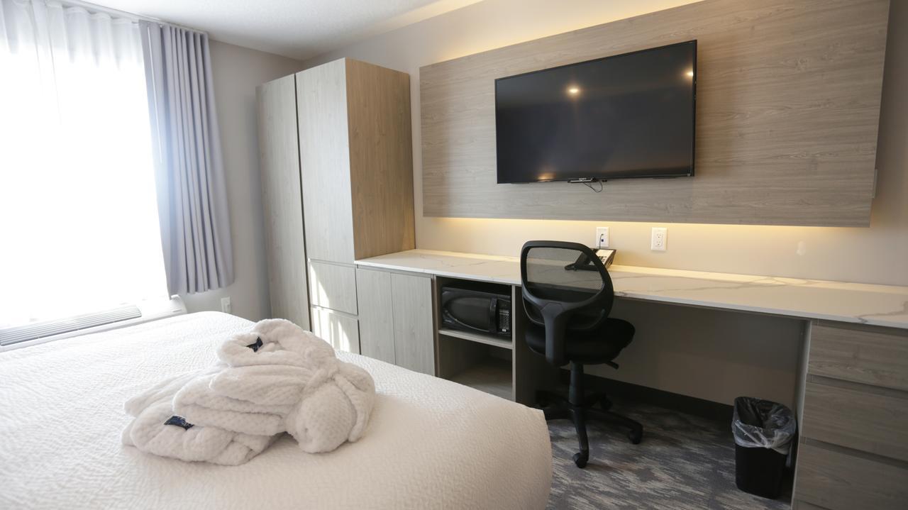 Days Inn By Wyndham Calgary North Balzac Esterno foto